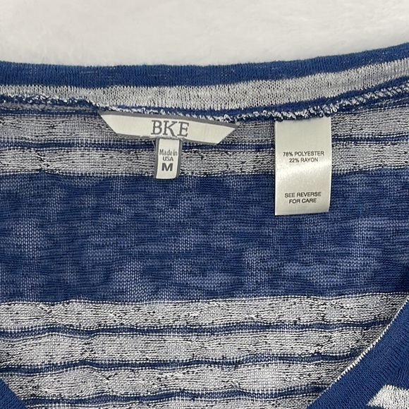 BKE Semi-Sheer Navy Striped Short Sleeve Pocket Shirt sz Medium - Picture 2 of 6